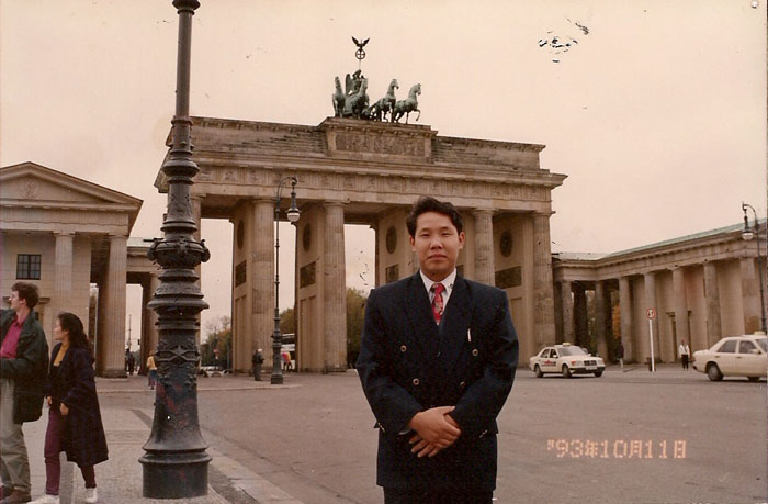 1993年鐘祥縣葛粉廠廠長(zhǎng)邵仙墻被團(tuán)中央選派參加中歐青年友好代表團(tuán)在法國(guó)訪問(wèn)